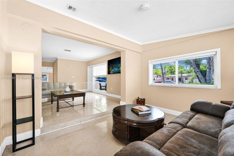 Villa ou maison à vendre à Cutler Bay, Floride: 4 chambres, 185.99 m2 № 1948308 - photo 4