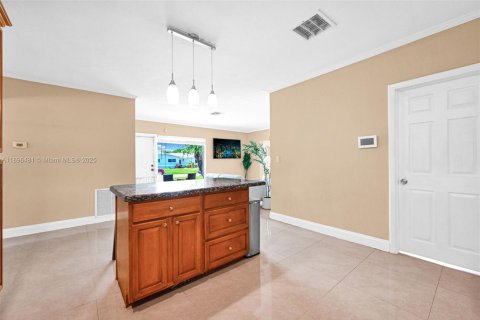Villa ou maison à vendre à Cutler Bay, Floride: 4 chambres, 185.99 m2 № 1948308 - photo 9