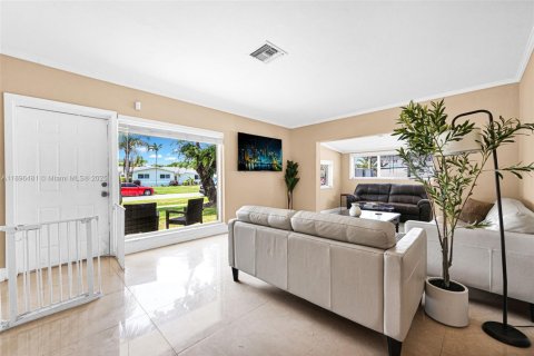 Villa ou maison à vendre à Cutler Bay, Floride: 4 chambres, 185.99 m2 № 1948308 - photo 5