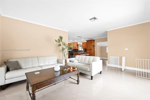 Villa ou maison à vendre à Cutler Bay, Floride: 4 chambres, 185.99 m2 № 1948308 - photo 3