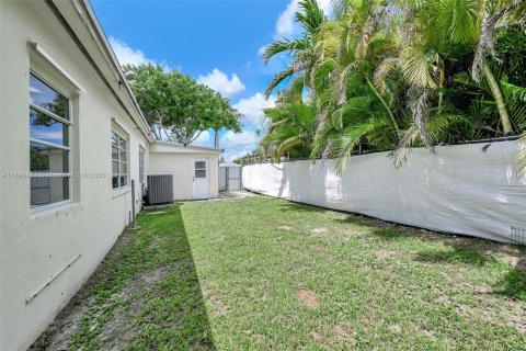 Villa ou maison à vendre à Cutler Bay, Floride: 4 chambres, 185.99 m2 № 1948308 - photo 18