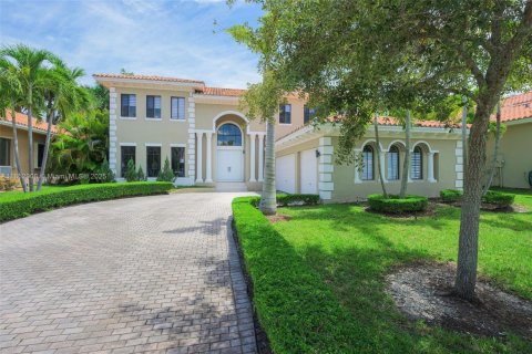 House in Cutler Bay, Florida 5 bedrooms, 369.94 sq.m. № 1871364 - photo 1