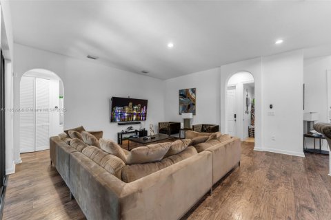House in Cutler Bay, Florida 5 bedrooms, 369.94 sq.m. № 1871364 - photo 11