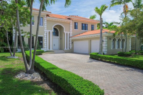 House in Cutler Bay, Florida 5 bedrooms, 369.94 sq.m. № 1871364 - photo 3