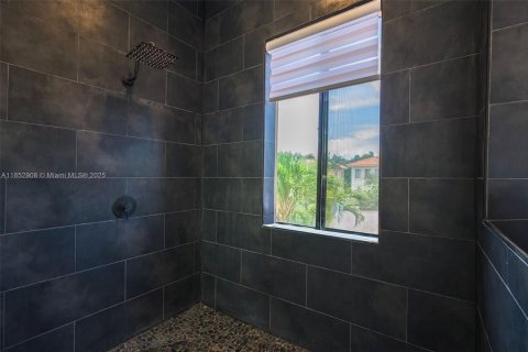 House in Cutler Bay, Florida 5 bedrooms, 369.94 sq.m. № 1871364 - photo 30