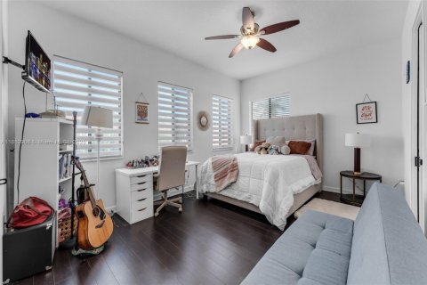 House in Cutler Bay, Florida 5 bedrooms, 369.94 sq.m. № 1871364 - photo 21
