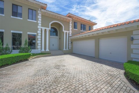 House in Cutler Bay, Florida 5 bedrooms, 369.94 sq.m. № 1871364 - photo 5
