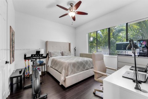 House in Cutler Bay, Florida 5 bedrooms, 369.94 sq.m. № 1871364 - photo 17