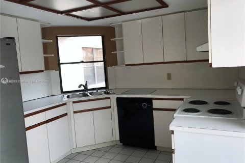 Condo in Miami, Florida, 2 bedrooms № 1964223 - photo 9