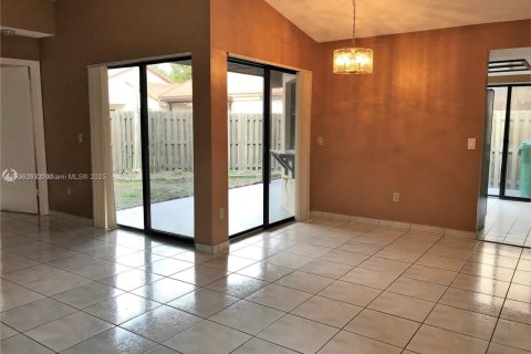 Condo in Miami, Florida, 2 bedrooms № 1964223 - photo 3