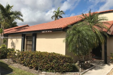 Condo in Miami, Florida, 2 bedrooms № 1964223 - photo 1