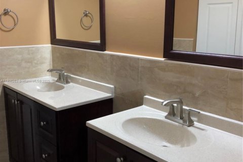 Condo in Miami, Florida, 2 bedrooms № 1964223 - photo 18