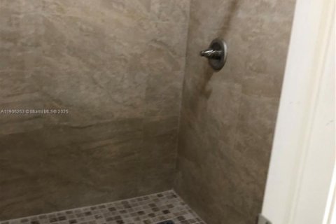 Condo in Miami, Florida, 2 bedrooms № 1964223 - photo 13