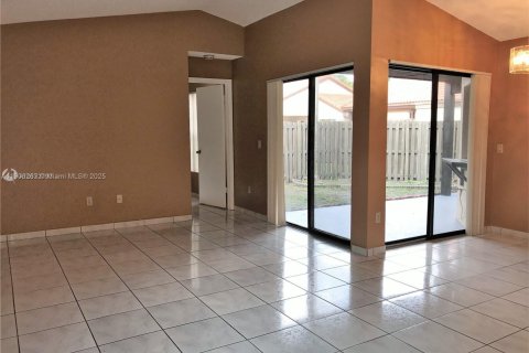 Condo in Miami, Florida, 2 bedrooms № 1964223 - photo 5