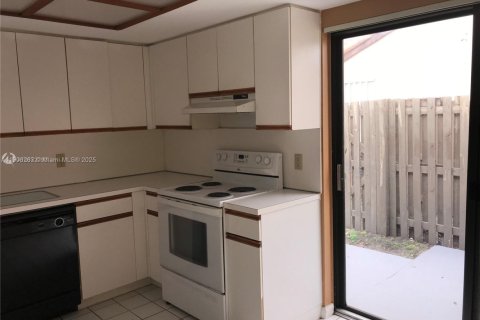 Condo in Miami, Florida, 2 bedrooms № 1964223 - photo 8