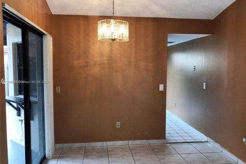 Condo in Miami, Florida, 2 bedrooms № 1964223 - photo 6