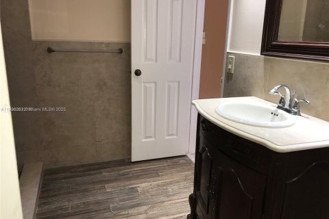 Condo in Miami, Florida, 2 bedrooms № 1964223 - photo 17