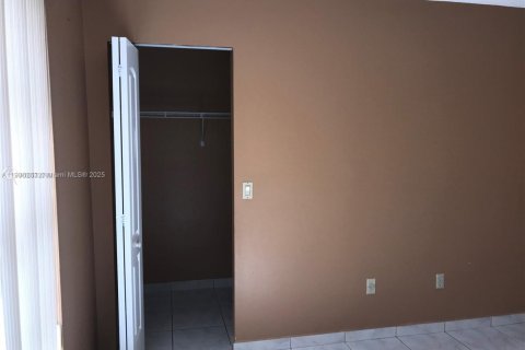 Condo in Miami, Florida, 2 bedrooms № 1964223 - photo 15