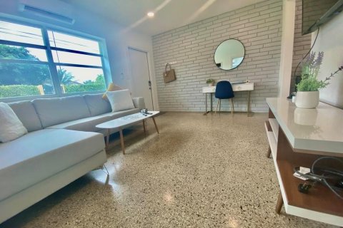 Снять в аренду кондоминиум в Делрей-Бич, Флорида 2 спальни, 72.93м2, № 1049928 - фото 1