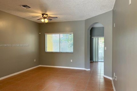 Adosado en alquiler en Miramar, Florida, 3 dormitorios, 107.86 m2 № 2029292 - foto 3