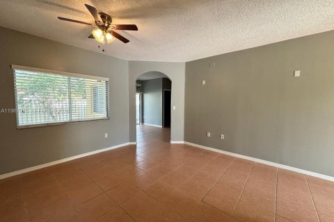 Adosado en alquiler en Miramar, Florida, 3 dormitorios, 107.86 m2 № 2029292 - foto 4