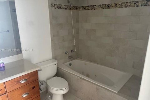 Condo in Miami, Florida, 1 bedroom  № 1941882 - photo 4