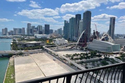 Condo in Miami, Florida, 1 bedroom  № 1941882 - photo 12