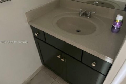 Condo in Miami, Florida, 1 bedroom  № 1941882 - photo 10
