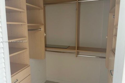 Condo in Miami, Florida, 1 bedroom  № 1941882 - photo 9