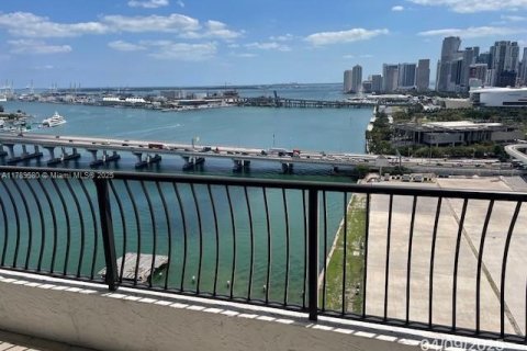 Condo in Miami, Florida, 1 bedroom  № 1941882 - photo 11