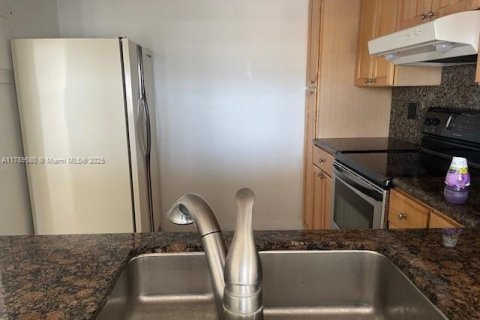 Condo in Miami, Florida, 1 bedroom  № 1941882 - photo 7