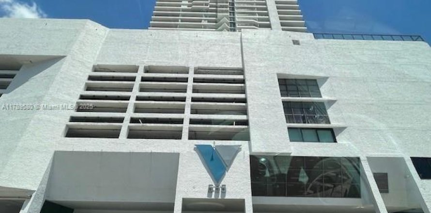 Condo in Miami, Florida, 1 bedroom  № 1941882