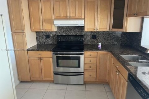 Condo in Miami, Florida, 1 bedroom  № 1941882 - photo 6