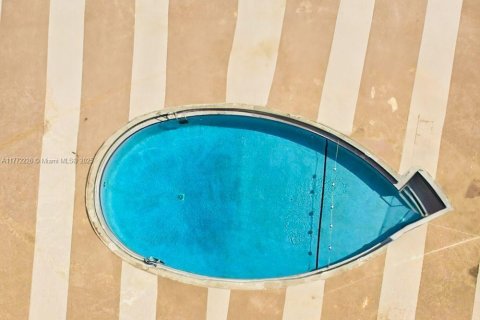 Condo in Sunny Isles Beach, Florida, 1 bedroom  № 1862109 - photo 10