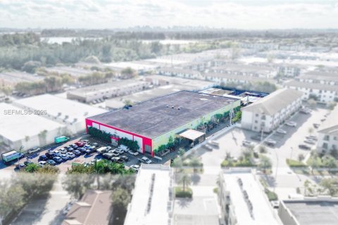 Immobilier commercial à vendre à Hialeah, Floride № 2060302 - photo 2