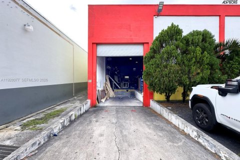 Immobilier commercial à vendre à Hialeah, Floride № 2060302 - photo 12