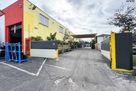 Immobilier commercial à vendre à Hialeah, Floride № 2060302 - photo 14