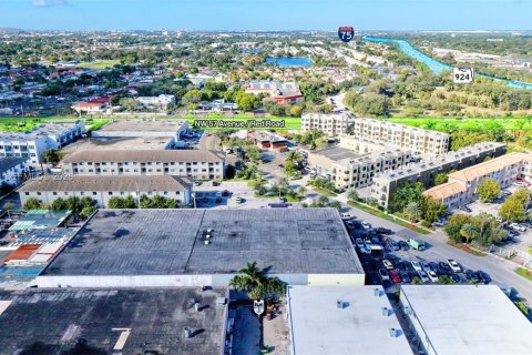 Immobilier commercial à vendre à Hialeah, Floride № 2060302 - photo 11