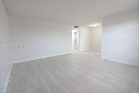 Appartement à louer à Hallandale Beach, Floride: 1 chambre, 60.39 m2 № 2034139 - photo 2