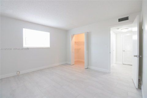 Appartement à louer à Hallandale Beach, Floride: 1 chambre, 60.39 m2 № 2034139 - photo 10