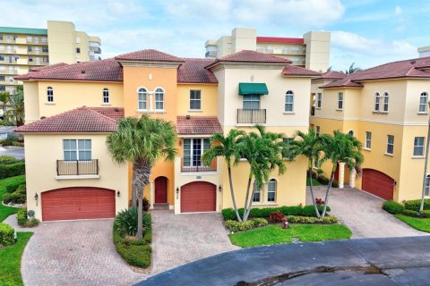 Townhouse in Jensen Beach, Florida 4 bedrooms, 194.82 sq.m. № 2082115 - photo 20