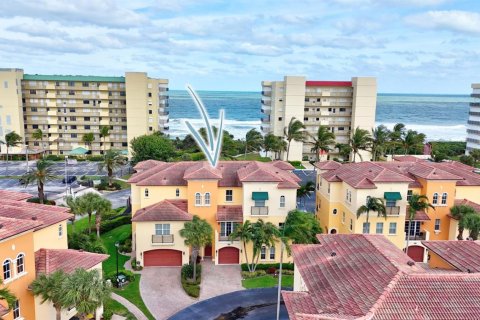 Townhouse in Jensen Beach, Florida 4 bedrooms, 194.82 sq.m. № 2082115 - photo 24