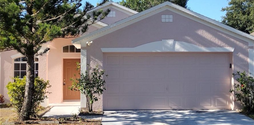 House in Orlando, Florida 3 bedrooms, 134.71 sq.m. № 2100221