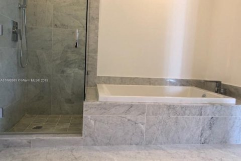 Condo in Miami, Florida, 2 bedrooms  № 1863992 - photo 22