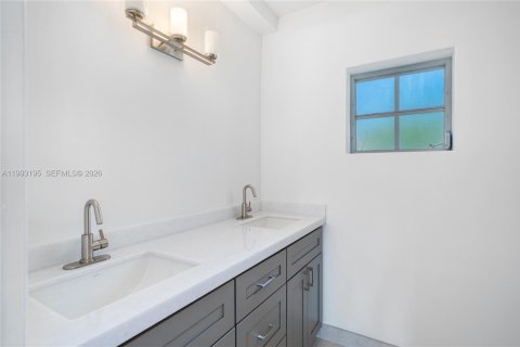 Casa en alquiler en North Bay Village, Florida, 3 dormitorios, 215.9 m2 № 2055598 - foto 22