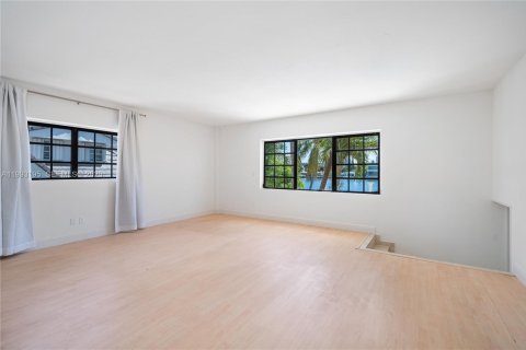 Casa en alquiler en North Bay Village, Florida, 3 dormitorios, 215.9 m2 № 2055598 - foto 20