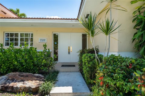 Casa en alquiler en North Bay Village, Florida, 3 dormitorios, 215.9 m2 № 2055598 - foto 11