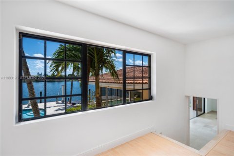 Casa en alquiler en North Bay Village, Florida, 3 dormitorios, 215.9 m2 № 2055598 - foto 19