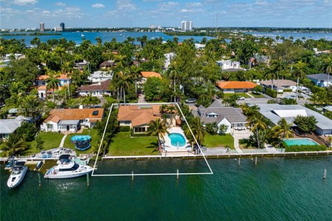 Casa en alquiler en North Bay Village, Florida, 3 dormitorios, 215.9 m2 № 2055598 - foto 8