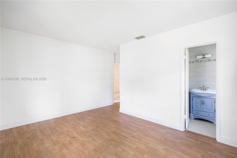 Casa en alquiler en North Bay Village, Florida, 3 dormitorios, 215.9 m2 № 2055598 - foto 30